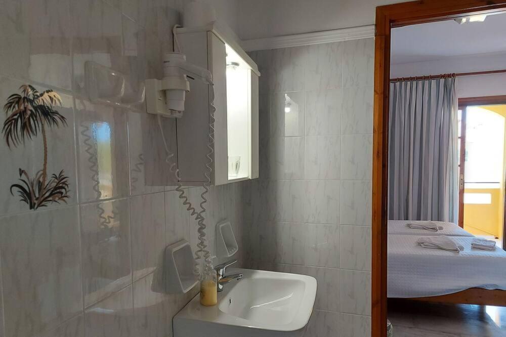 Menelaos Apartments Daratsos Екстериор снимка