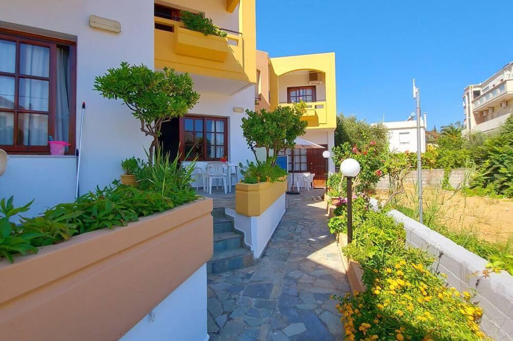 Menelaos Apartments Daratsos Екстериор снимка