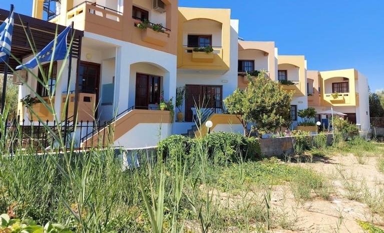 Menelaos Apartments Daratsos Екстериор снимка