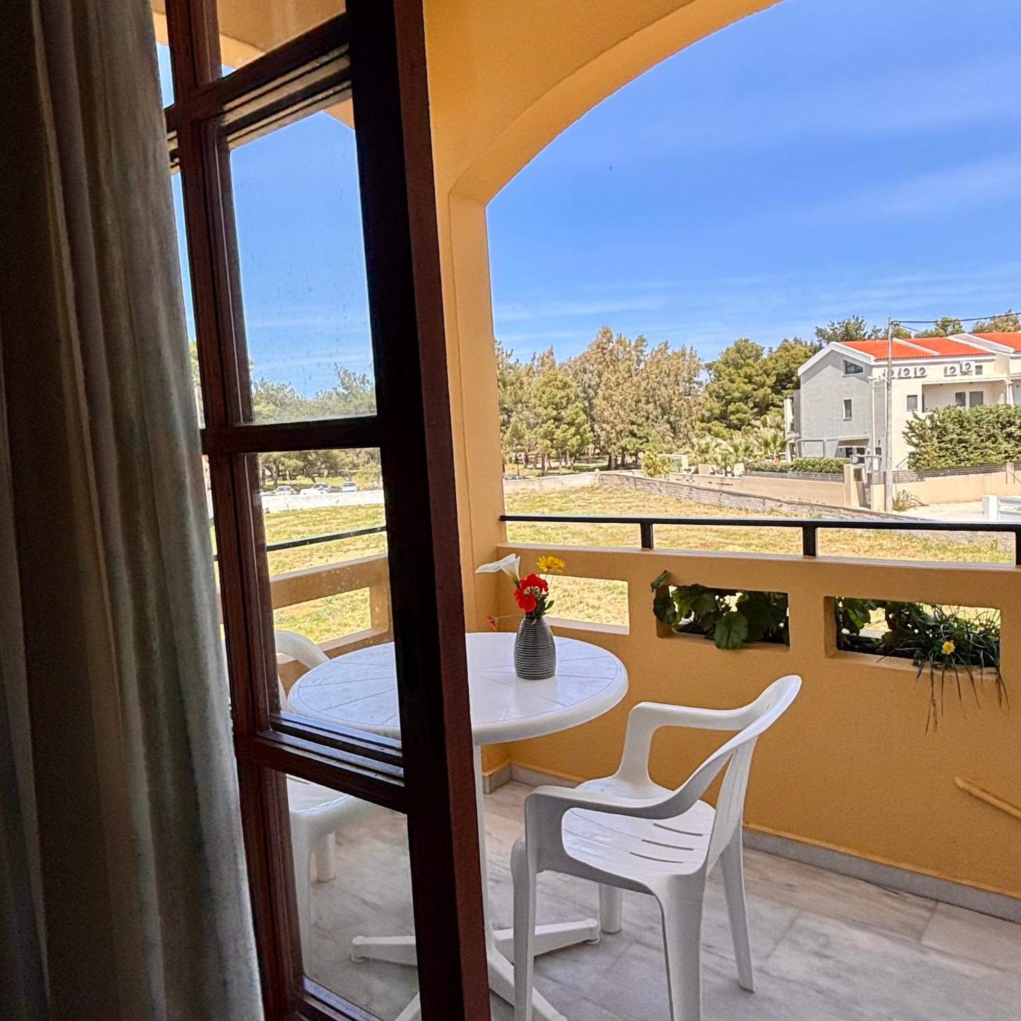 Menelaos Apartments Daratsos Екстериор снимка