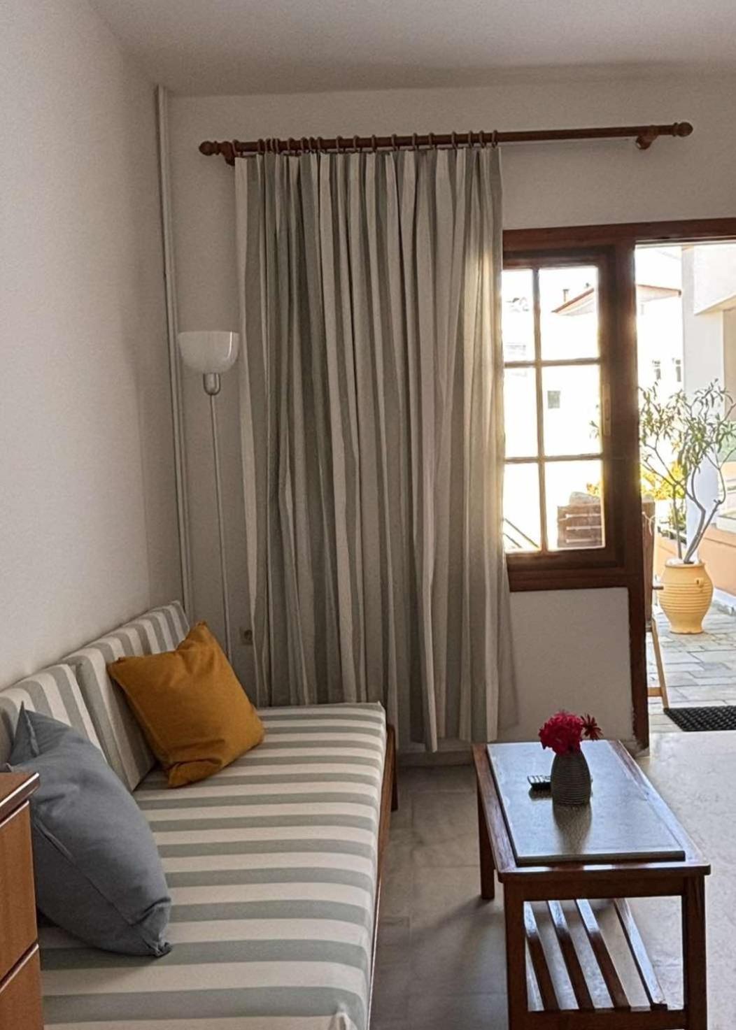 Menelaos Apartments Daratsos Екстериор снимка